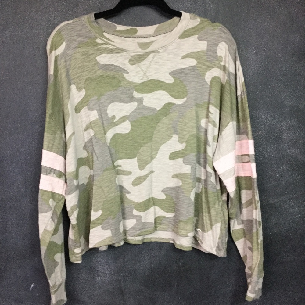 HOLLISTER | Cropped Camo Long Sleeved T- Shirt